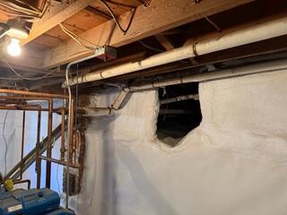 The completed clean space encapsulation system in Nelson, New Hampshire, provides a healthier environment for the homeowner.
