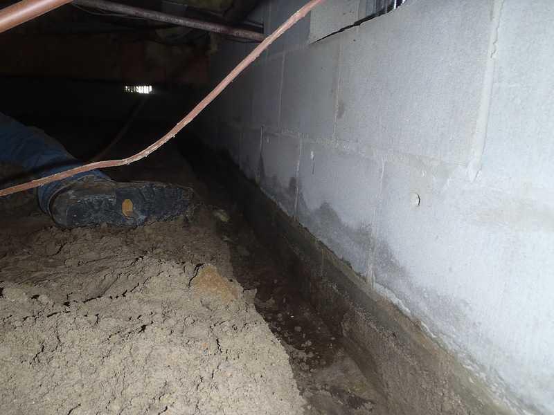 drainage system crawl space trench perimeter digging install sump pump repair crawlspace
