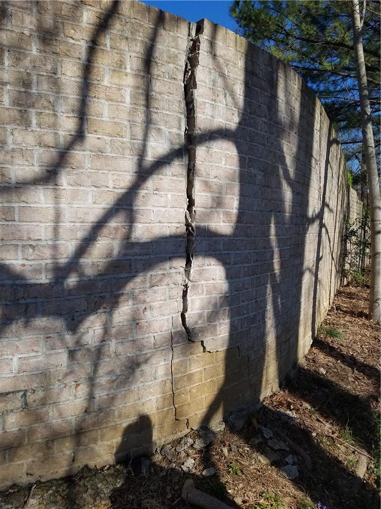 Foundation Repair Exterior Signs of Foundation Settlement Failure Crack in Retaining Wall
