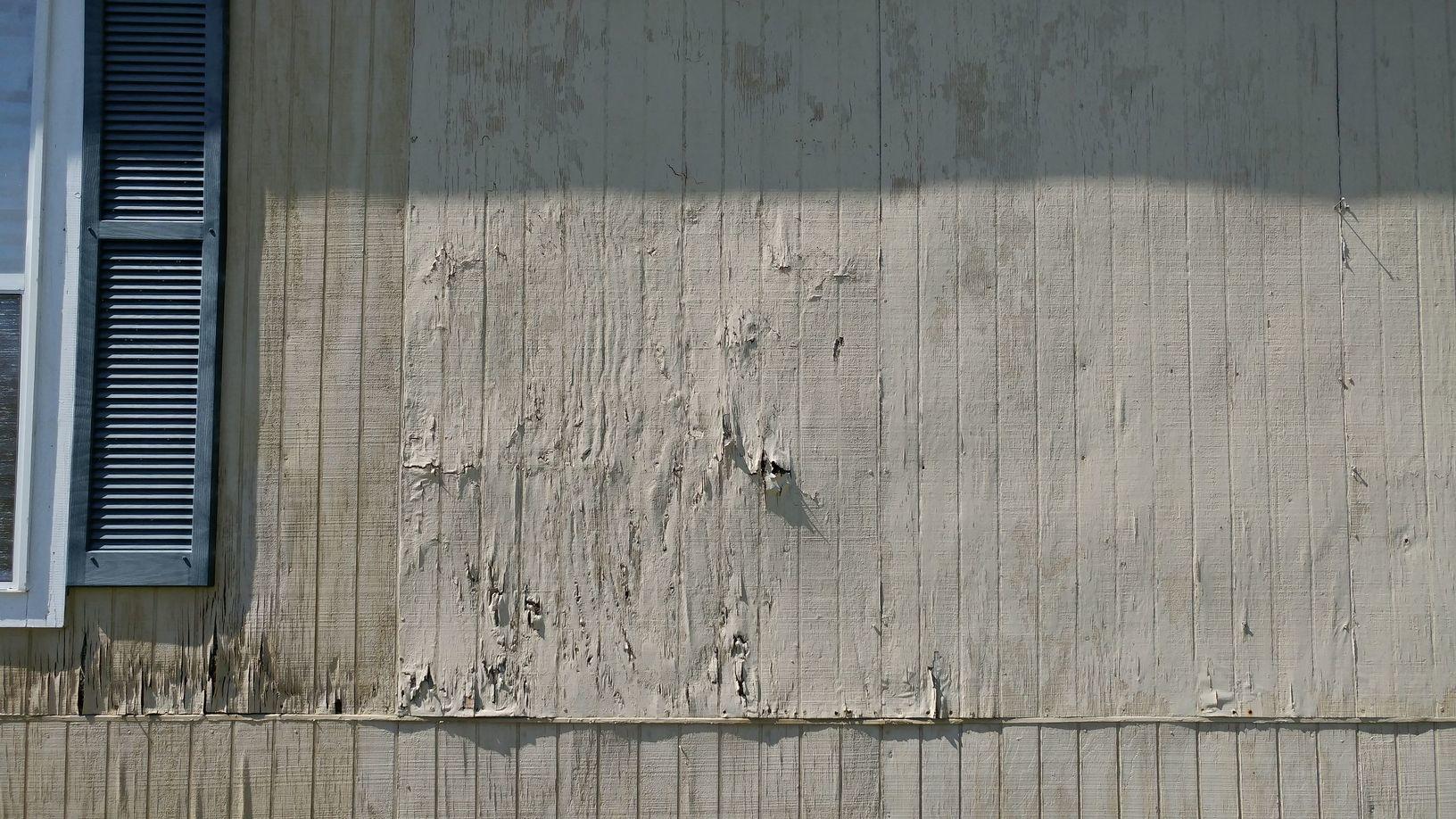 New Siding Installation in Santa Fe, TX Paint Peeling from Moisture