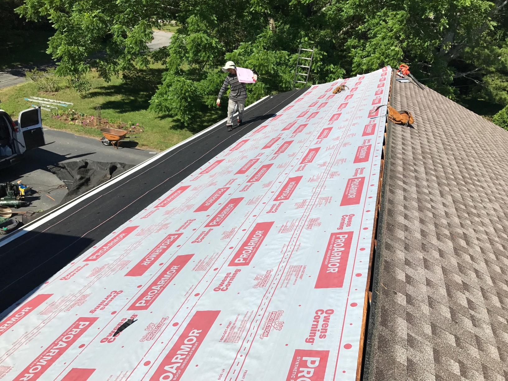 Roof Replacement Onyx Black Shingles Installed on Ranch Home