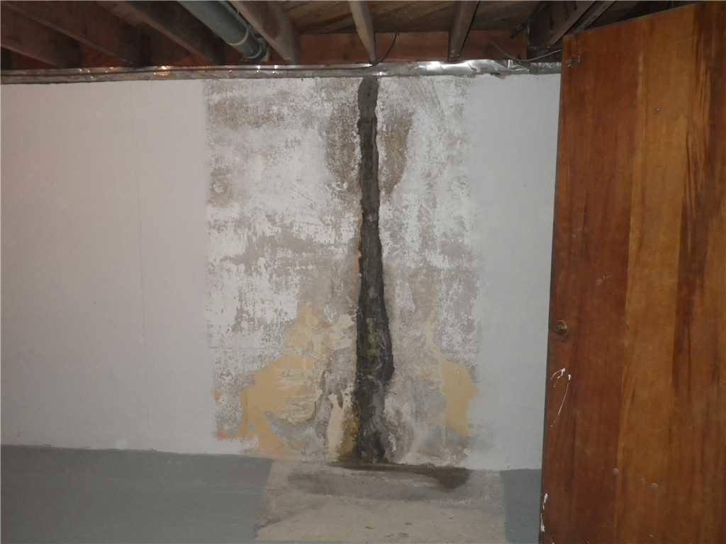 Basement Waterproofing Vertical Crack in Basement in Hazlet, NJ