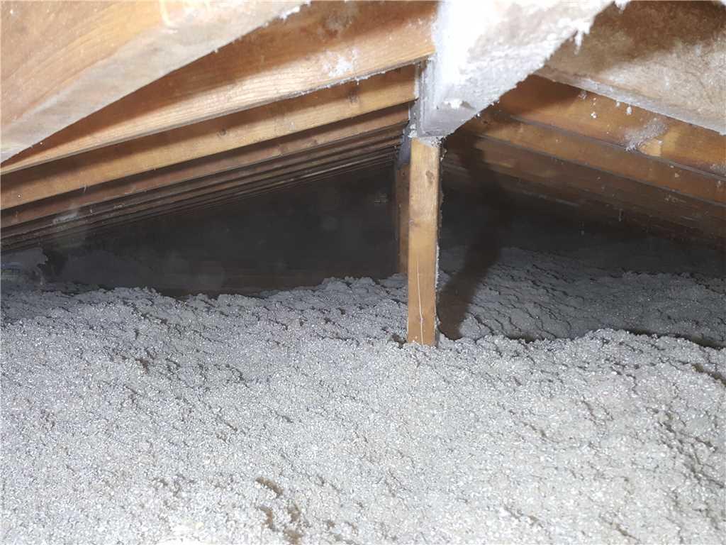 Insulating your attic, it's saving in energy consumption in