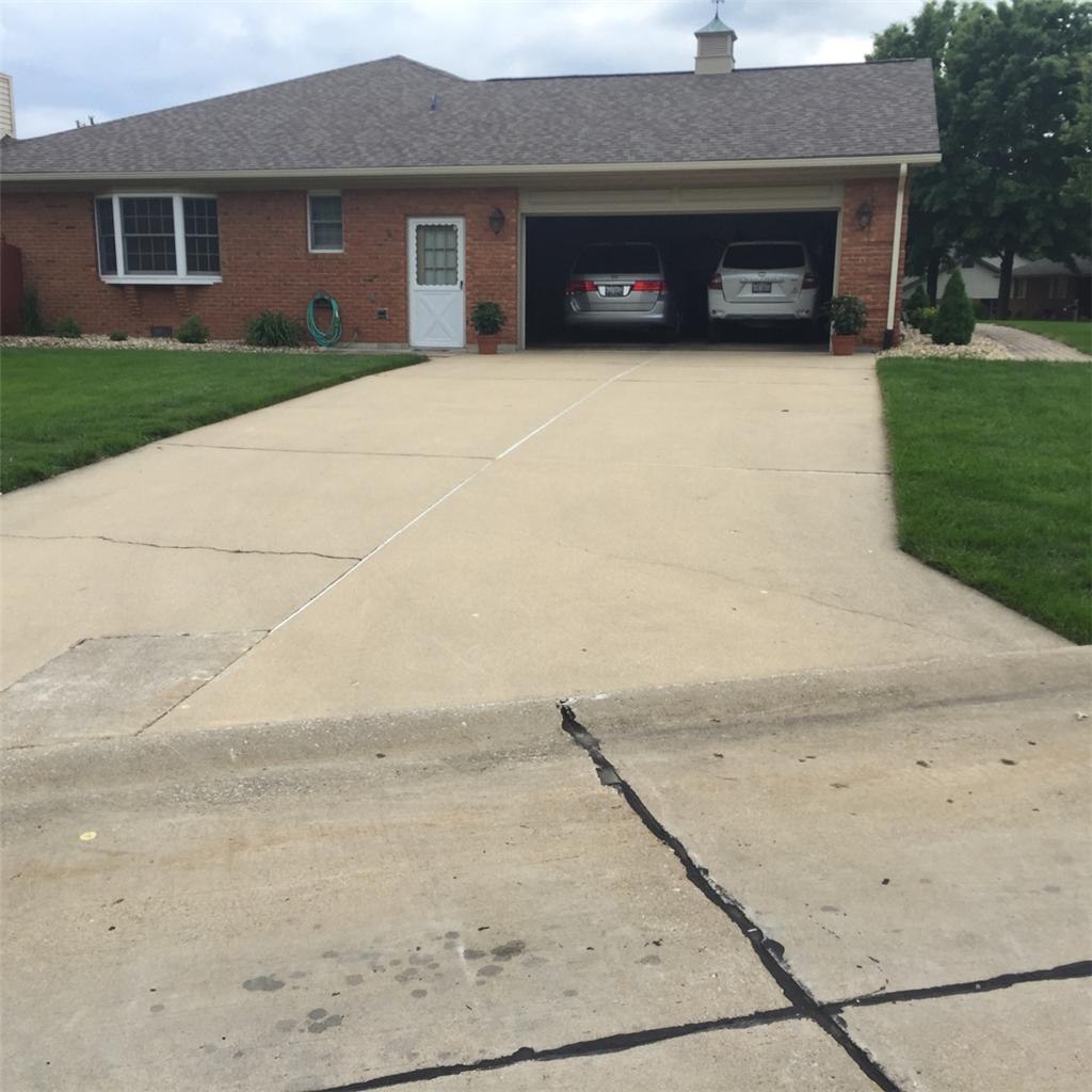 Concrete Lifting and Leveling Belleville, IL Driveway & Sidewalk