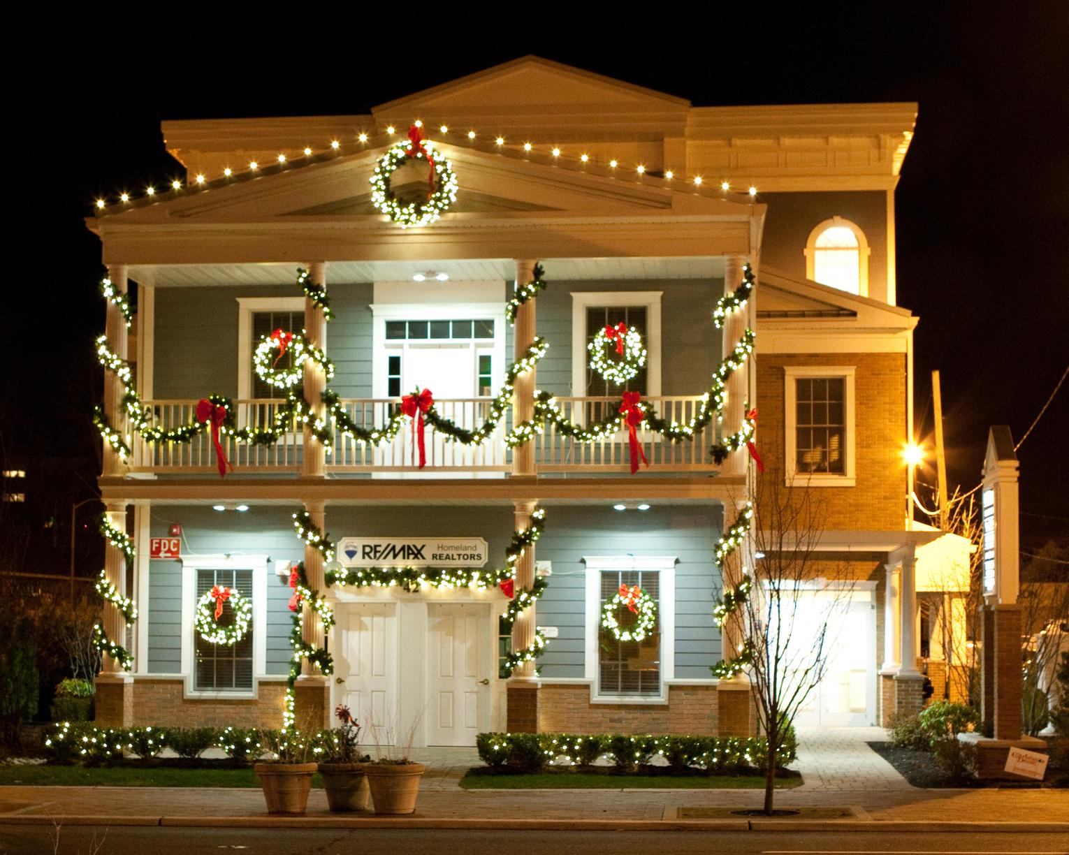 Commercial Christmas Decor Throughout Monmouth, Ocean, Middlesex, and