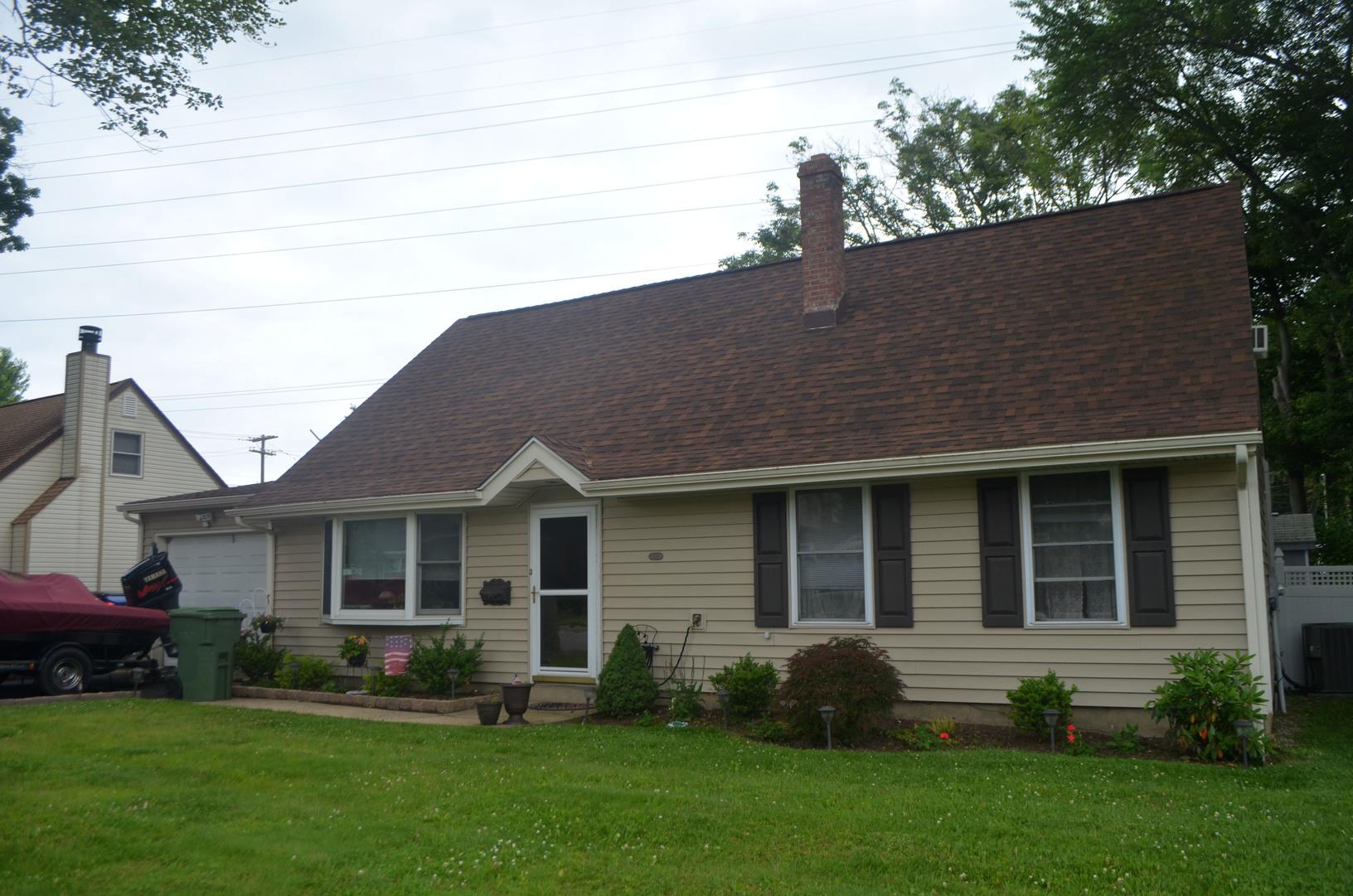 Roof Replacement Replacingsiding And Asphalt Shingles With Owens Corning Shingles And Vinyl Siding In Edison Nj Brown Wood Owens Corning Shingles Installation In Edison Nj
