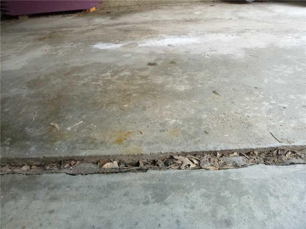 Helical Piers Fix Garage Cracks in Grand Rapids, MI Gapping Crack