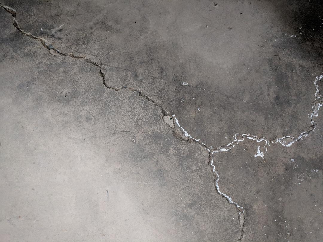 Old home in Canastota Large crack on floor