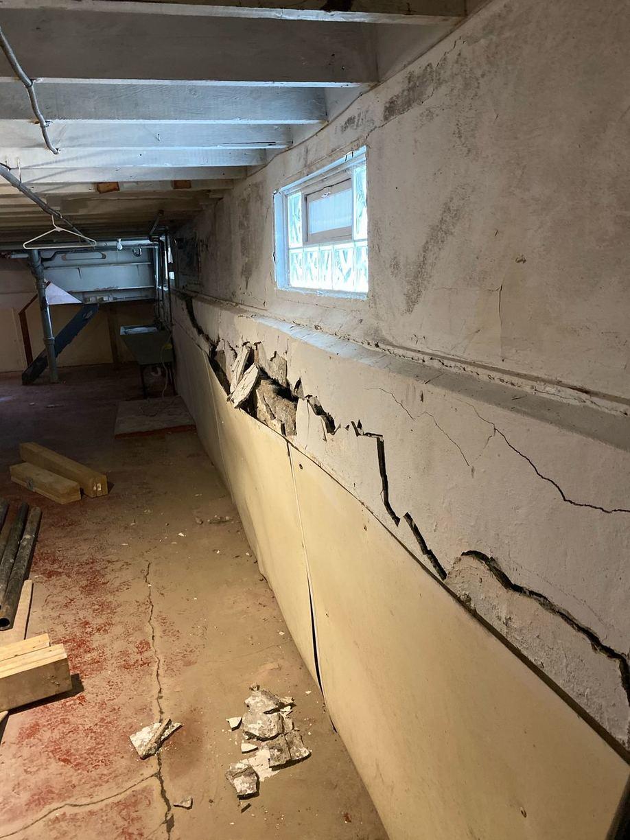 Full Wall Replacement in Buffalo, NY Horizontal Cracks