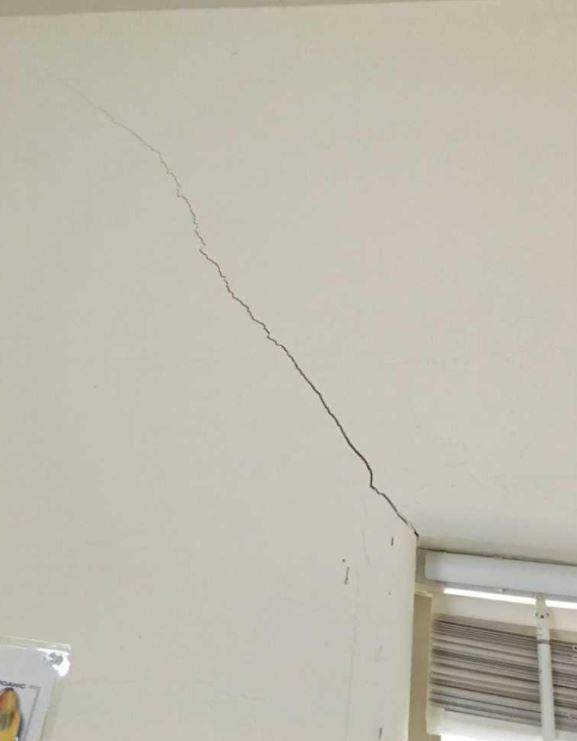 Symptoms of a Foundation Problem Interior Diagonal Wall Cracks
