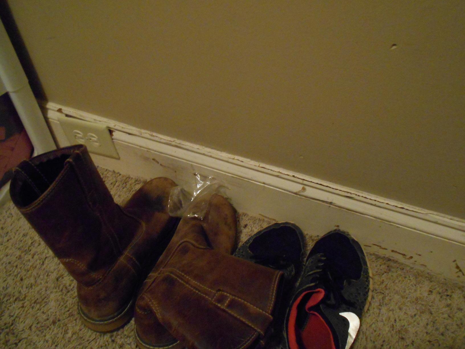 Water Damage Water Damage in Trussville, AL Damage to Baseboard