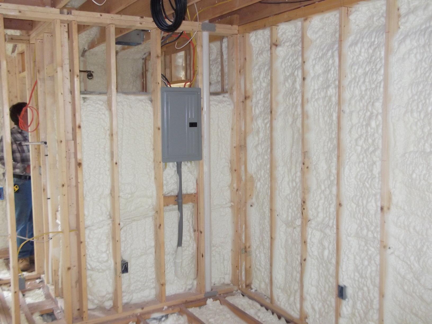 Using Spray Foam Insulation Open cell spray foan application in a