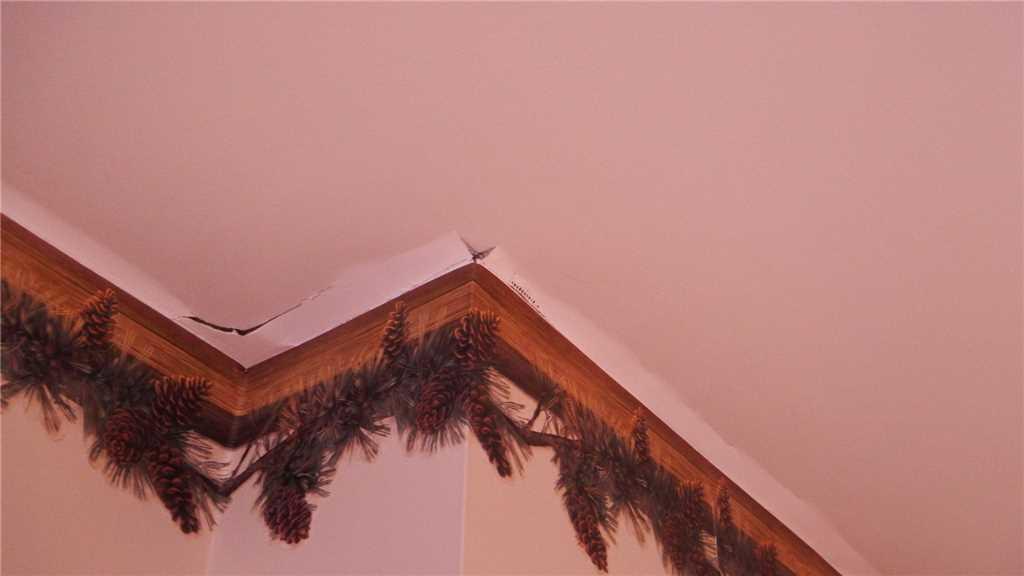 Foundation Repair Upstairs Signs of Problematic Crawl Space in Houghton Lake Heights, MI