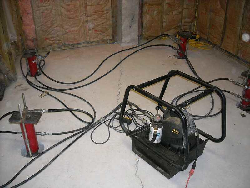  Lifting the piers with hydraulics