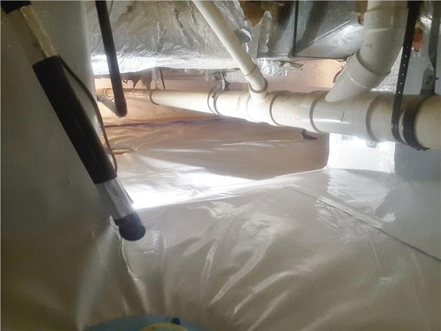 Homeowner was very happy with the results of the work done by Quality 1st Basement Systems. This crawl space has been transformed into a dry and clean space. They can rest easy knowing their heating bill wont increase now that the crawl space is insulated.