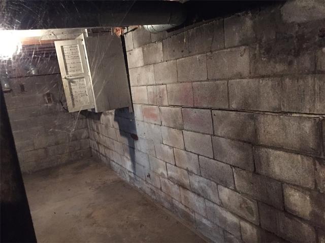 Foundation Cracks Paired with Water Seepage