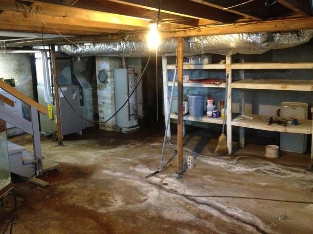 <p>Basement showing bad signs of efflorescence (white). Efflorescence are the concrete minerals left behind after water has evaporated.</p>