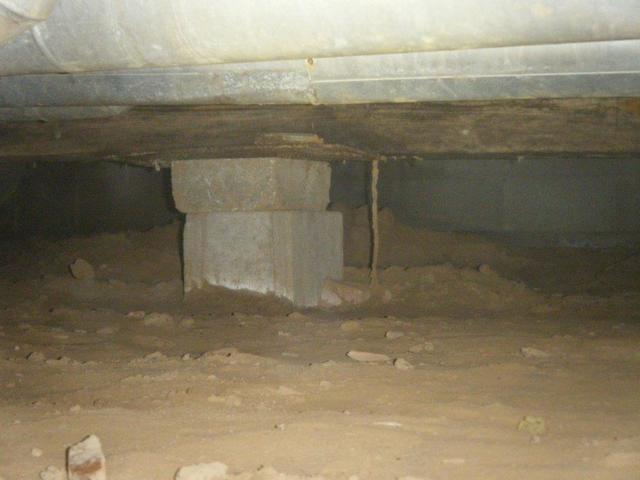 Overview of dirt Crawlspace