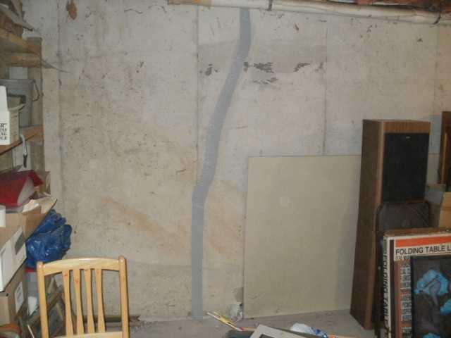 FlexiSpan Seals Leaking Wall Crack