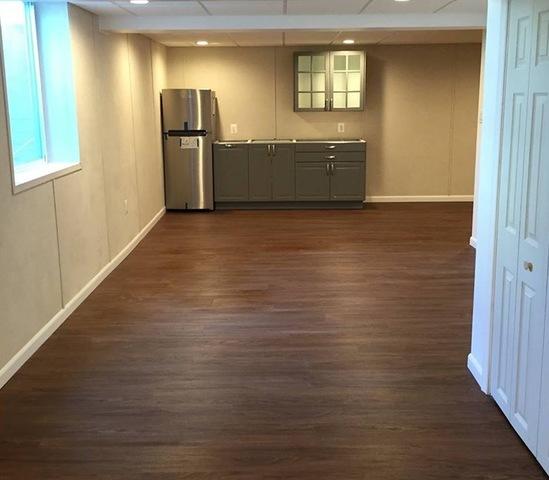 Finished Basement w. Half Kitchen