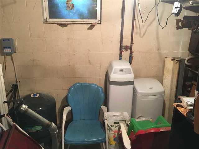 Signs of Water Leaking on Wall