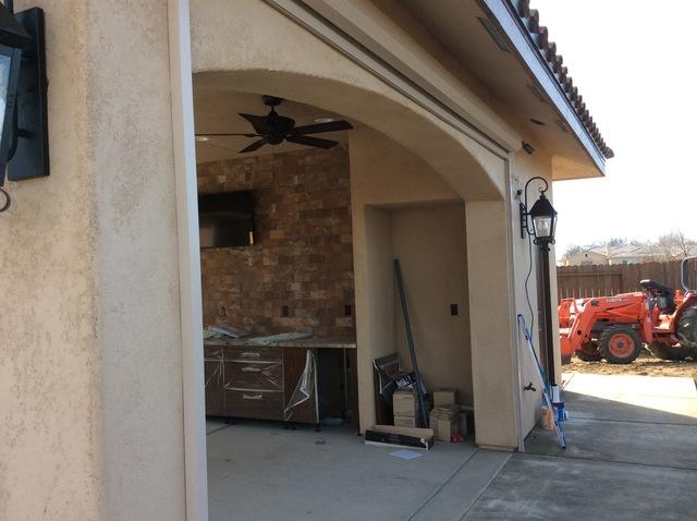 The customer chose the Suntex 80 Mesh option in the color "Stucco".