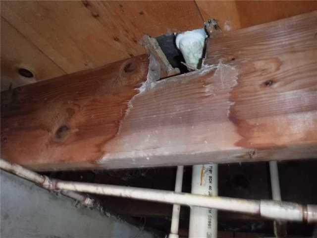 Joist Shows Signs Of Water Leakage