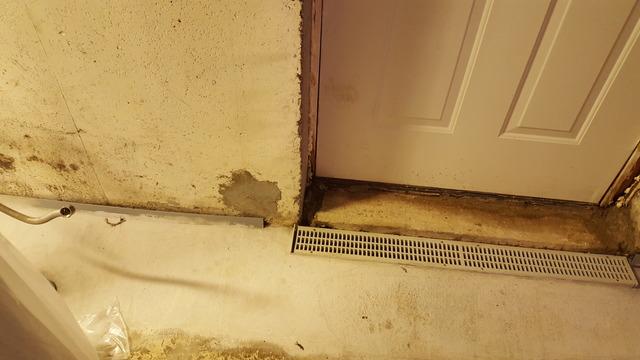 Drainage by access door