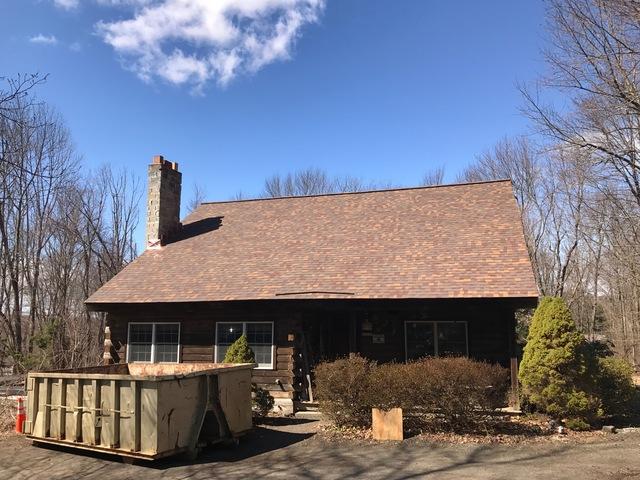 A beautiful new roof that will keep this home protected from the elements for years to come.