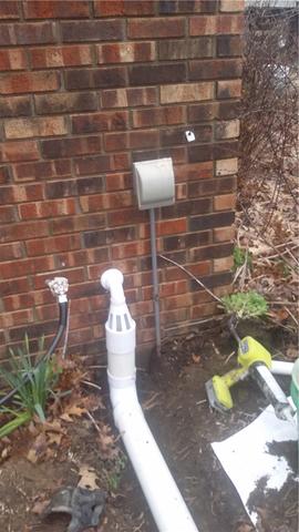 In order to prevent freezing discharge lines, IceGuard was installed. This fitting also prevents snow and ice from clogging the line, so water can always exit the basement, even in the cold winter months.