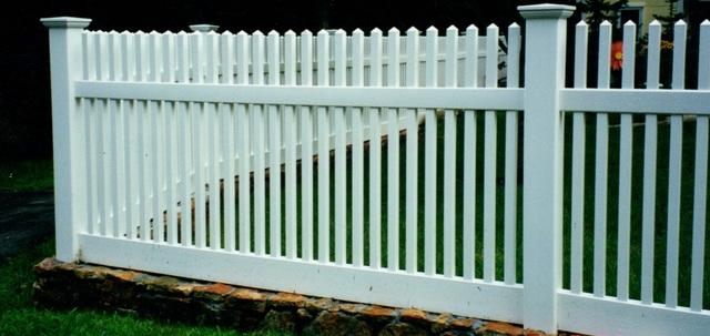 This part frames the yard out nicely and also highlights a small retaining wall!