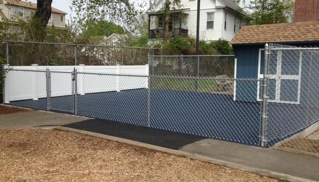 This chain link fence is practical and durable!