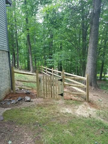 Fairfax Station, Virginia Single gate into backyard