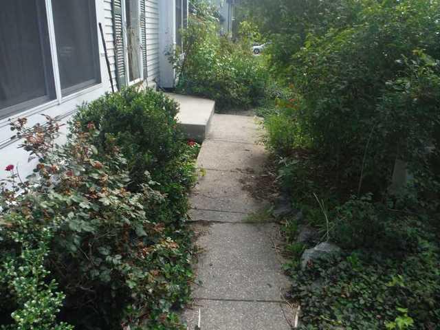 This Stoop Has Clear Problems in Laurel, MD