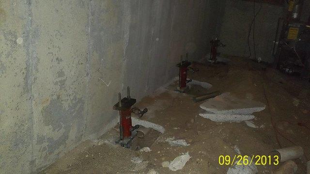 <p>This picture features lift cylinders, which are being prepared to lift the foundation.</p>