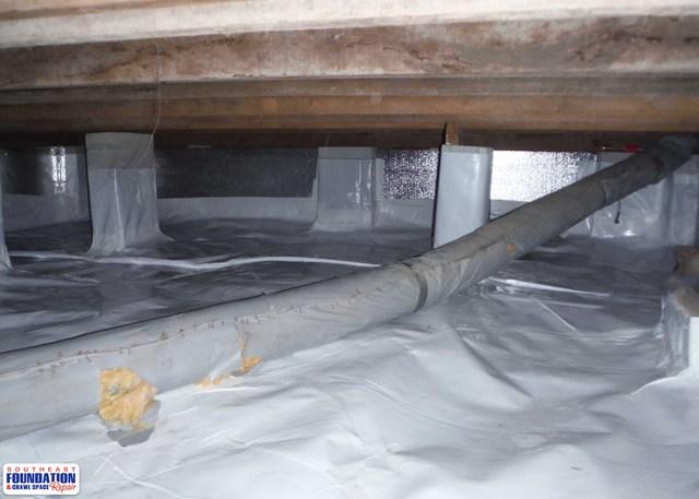 The SilverGlo Insulation Panels that are used in the crawl space have a rating of R-11.