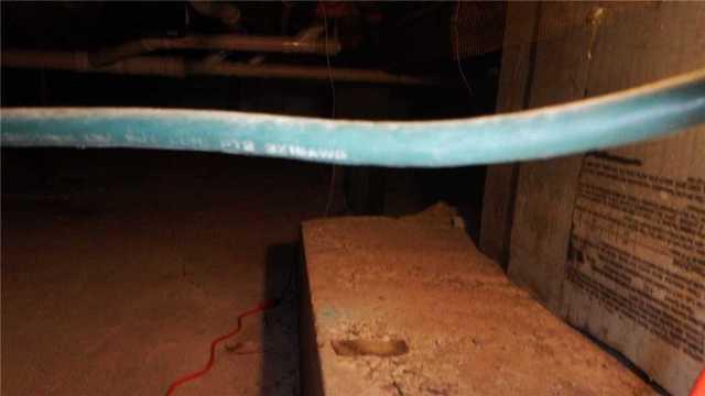 The blue copper water line was a less obvious sign of humidity in the air.