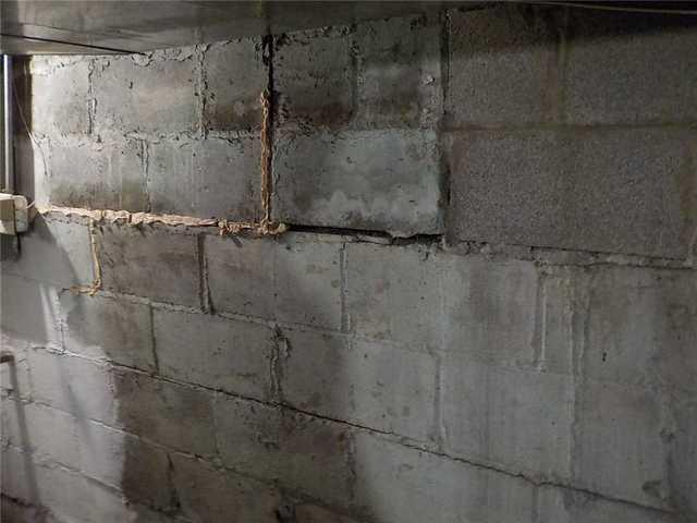 Large Crack In Wall Signify Bowing