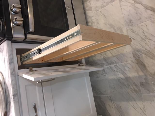 Pull-out storage installation