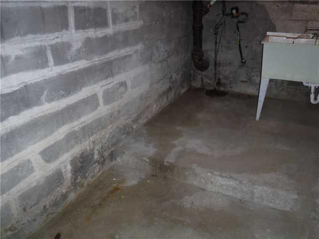 Signs of Water Intrusion in Benton Harbor