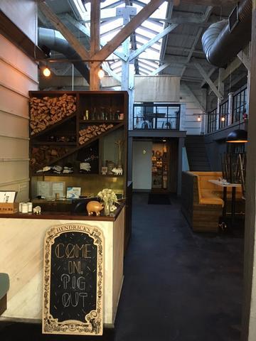 Front Entrance to Poogans Smokehouse