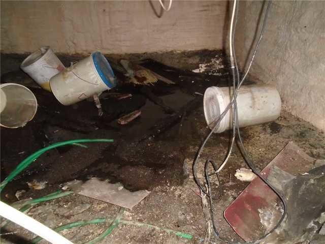 <p>The mold, mildew and wood rot existing in a crawl space can cause all <em>sorts of odors</em> to develop inside your crawl space.</p>
<p>As you can see in this picture, the existing leaking is very easy for these odors to make their way into the house and the only way to fix it is to<em> encapsulate the area</em>.</p>