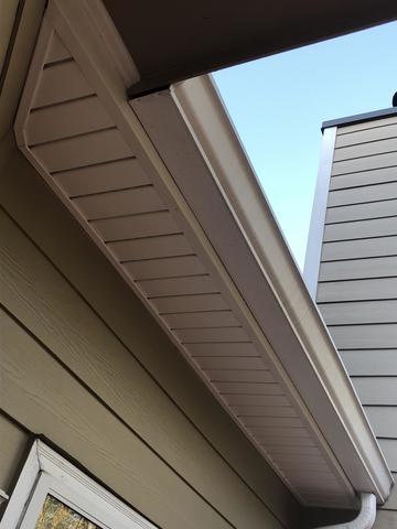 <p>This new soffit system really makes the house look beatiful with new highly visable lines.</p>