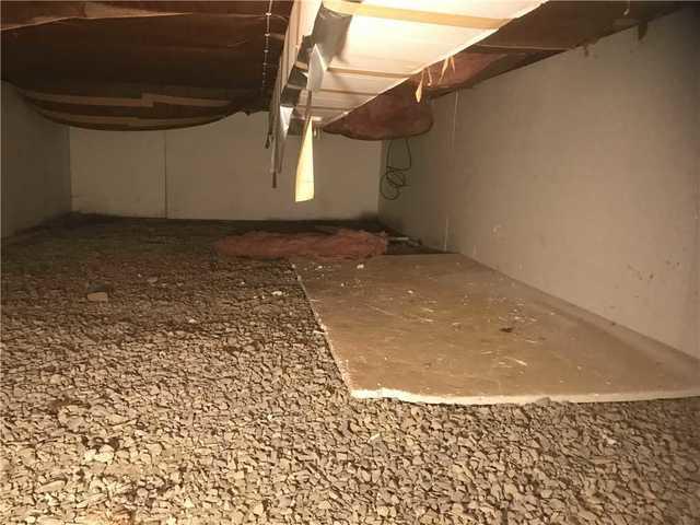 Crawlspace with No Waterproofing