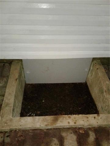 Vent seals the crawl space off to prevent moisture, water and pests from venturing inside.