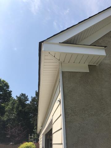 <p>A new look after all the prep work is done. The new Charter Oak Soffit System and aluminum Fascia metal has now been installed.</p>