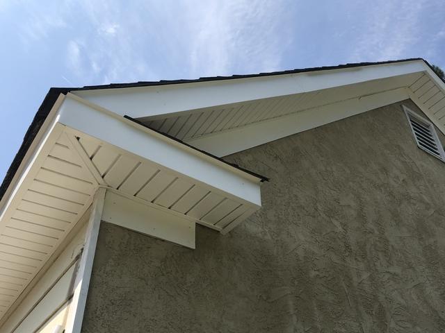 <p>Another angle to see the nice profile that the Charter Oak Soffit provides.</p>