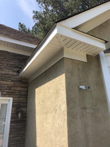 <p>Look at how nice this bright white accents the earth tone colors of the stacked stone and stucco.</p>