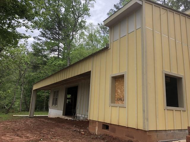 <p>Notice the metal support pole at the back of the building&nbsp;that we covered with the fiber cement Board and Baton.&nbsp;Now this&nbsp;has a nice finished&nbsp;look.</p>