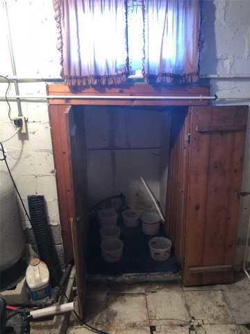 Wet, Musty Basement in Rossville, Illinois